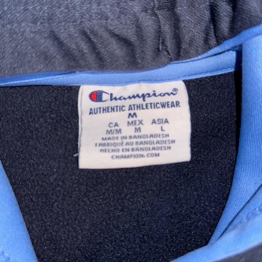 Champion Men's Size Medium Carolina Blue & Navy Tar Heels Patch Pullover Hoodie - Picture 4 of 6